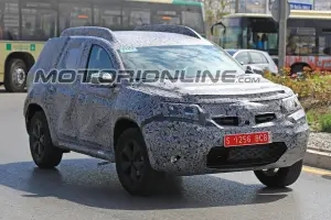 Dacia Duster nuova generazione my2018 foto spia 31 Maggio 2017 - 2