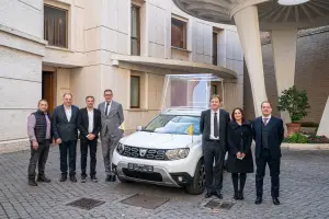 Dacia Duster - Papamobile Papa Francesco - 2