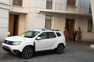 Dacia Duster - Papamobile Papa Francesco - 5