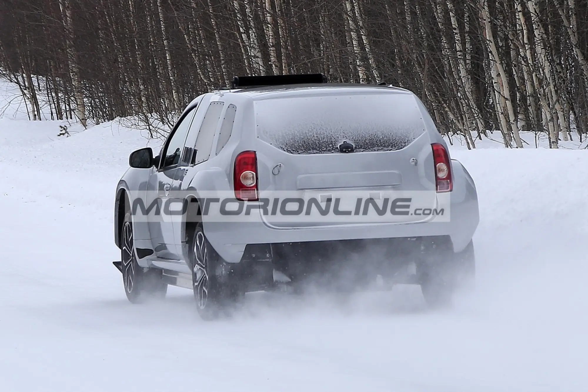 Dacia elettrica - Foto spia 25-3-2019 - 11