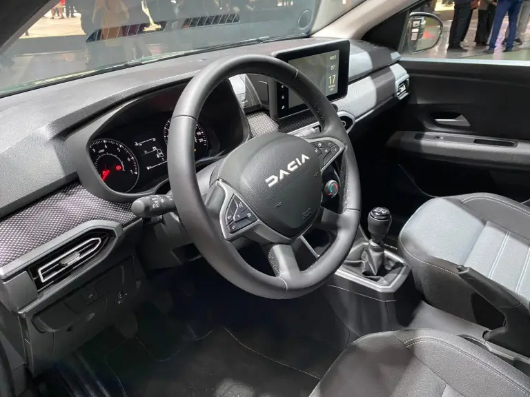 Dacia Jogger Hybrid - Salone di Parigi 2022 - 9