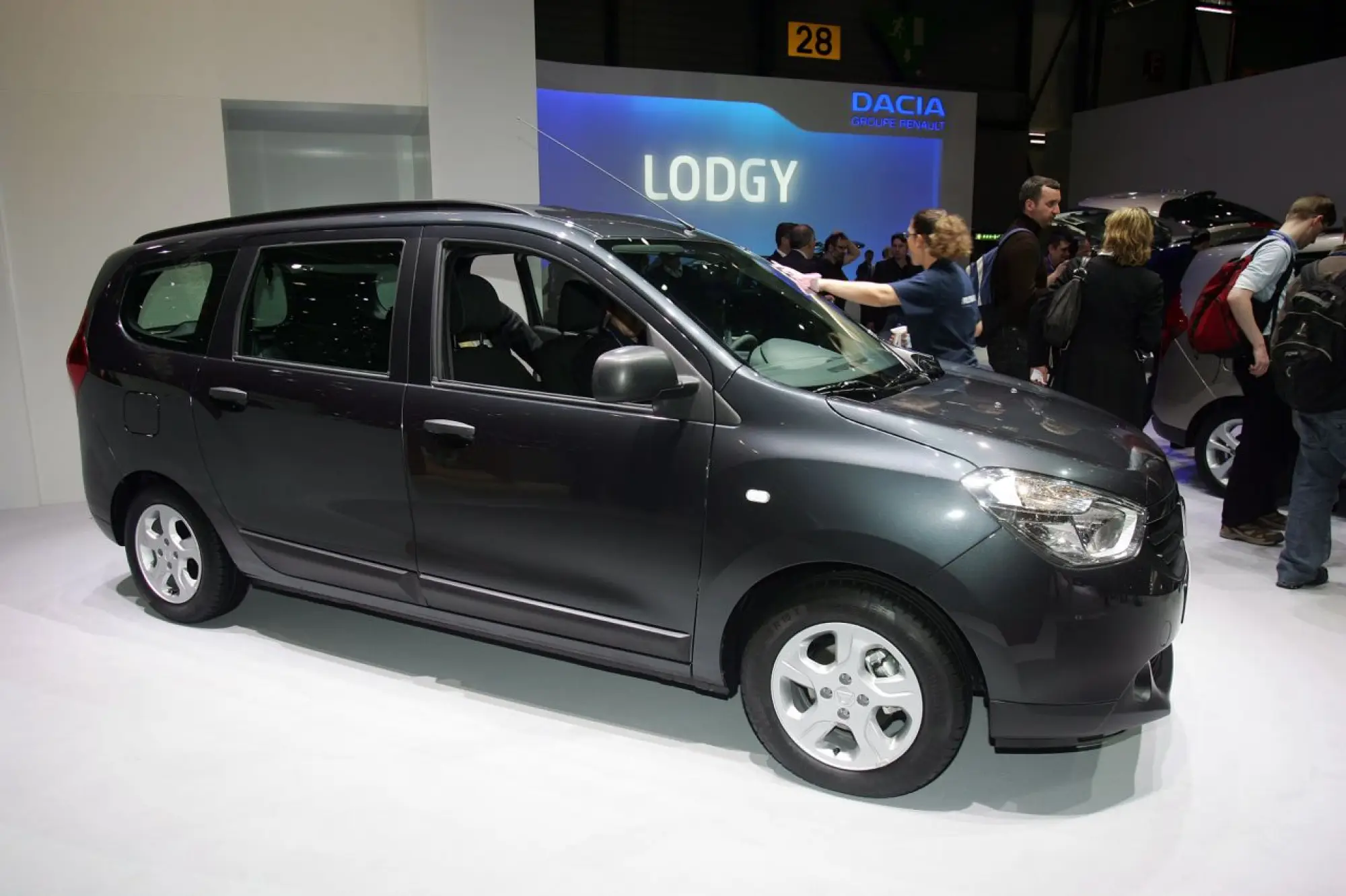 Dacia Lodgy Foto Live - Salone di Ginevra 2012 - 3