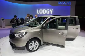 Dacia Lodgy Foto Live - Salone di Ginevra 2012