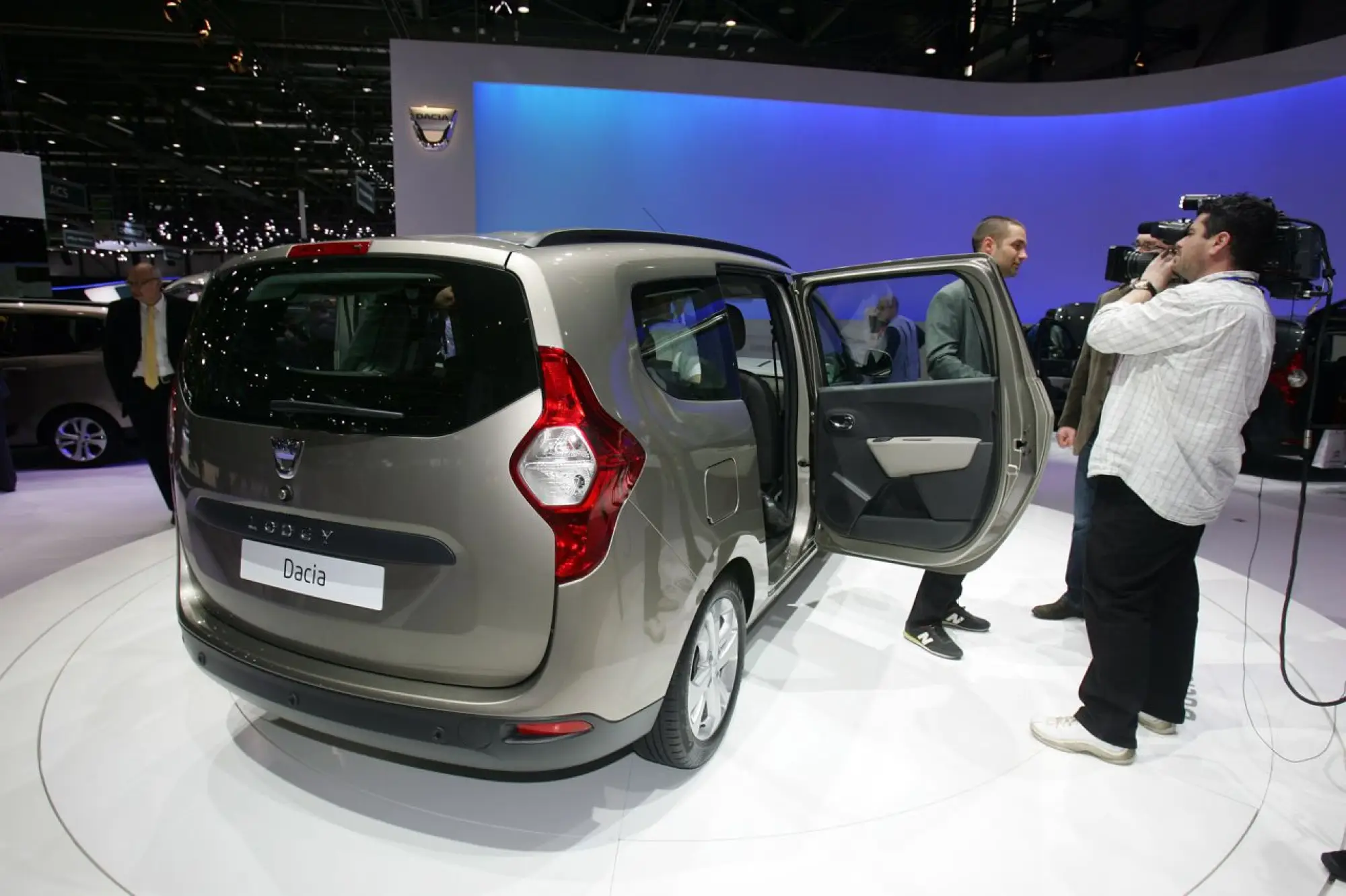 Dacia Lodgy Foto Live - Salone di Ginevra 2012 - 8