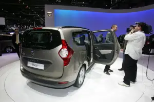 Dacia Lodgy Foto Live - Salone di Ginevra 2012