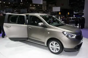 Dacia Lodgy Foto Live - Salone di Ginevra 2012