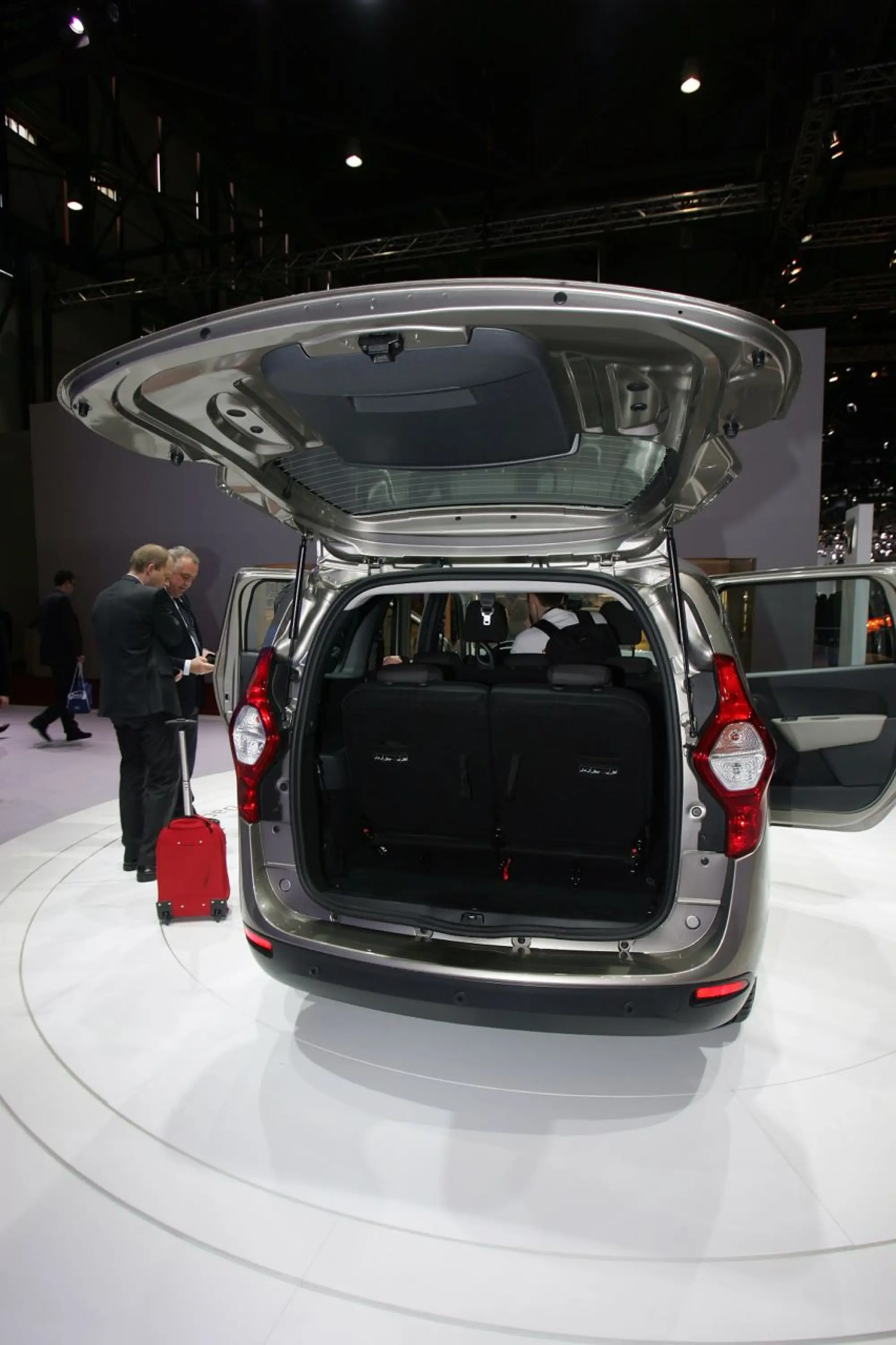 Dacia Lodgy Foto Live - Salone di Ginevra 2012 - 11