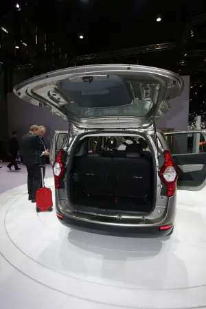 Dacia Lodgy Foto Live - Salone di Ginevra 2012