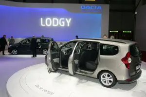 Dacia Lodgy Foto Live - Salone di Ginevra 2012 - 16