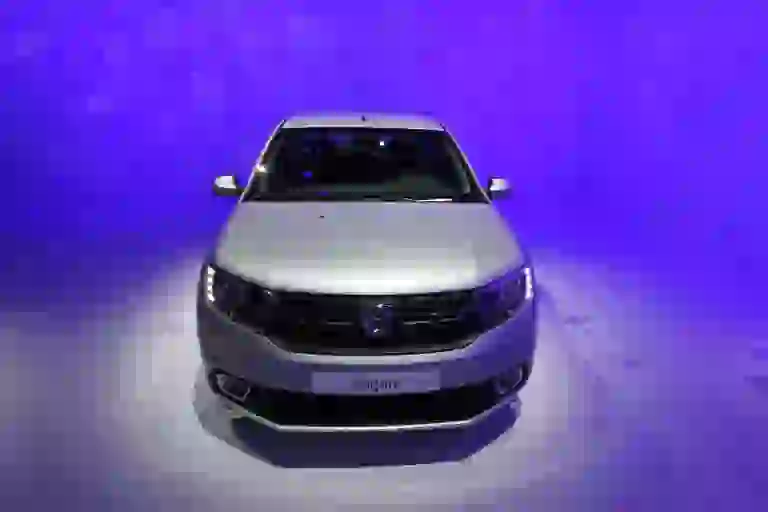 Dacia Logan Berlina FL - Salone di Parigi 2016 - 1
