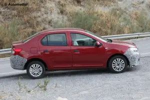 Dacia Logan Facelift - Foto spia 18-09-2013 - 3