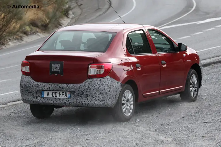 Dacia Logan Facelift - Foto spia 18-09-2013 - 4