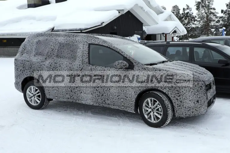 Dacia Logan JWC 2022 - foto spia - 11