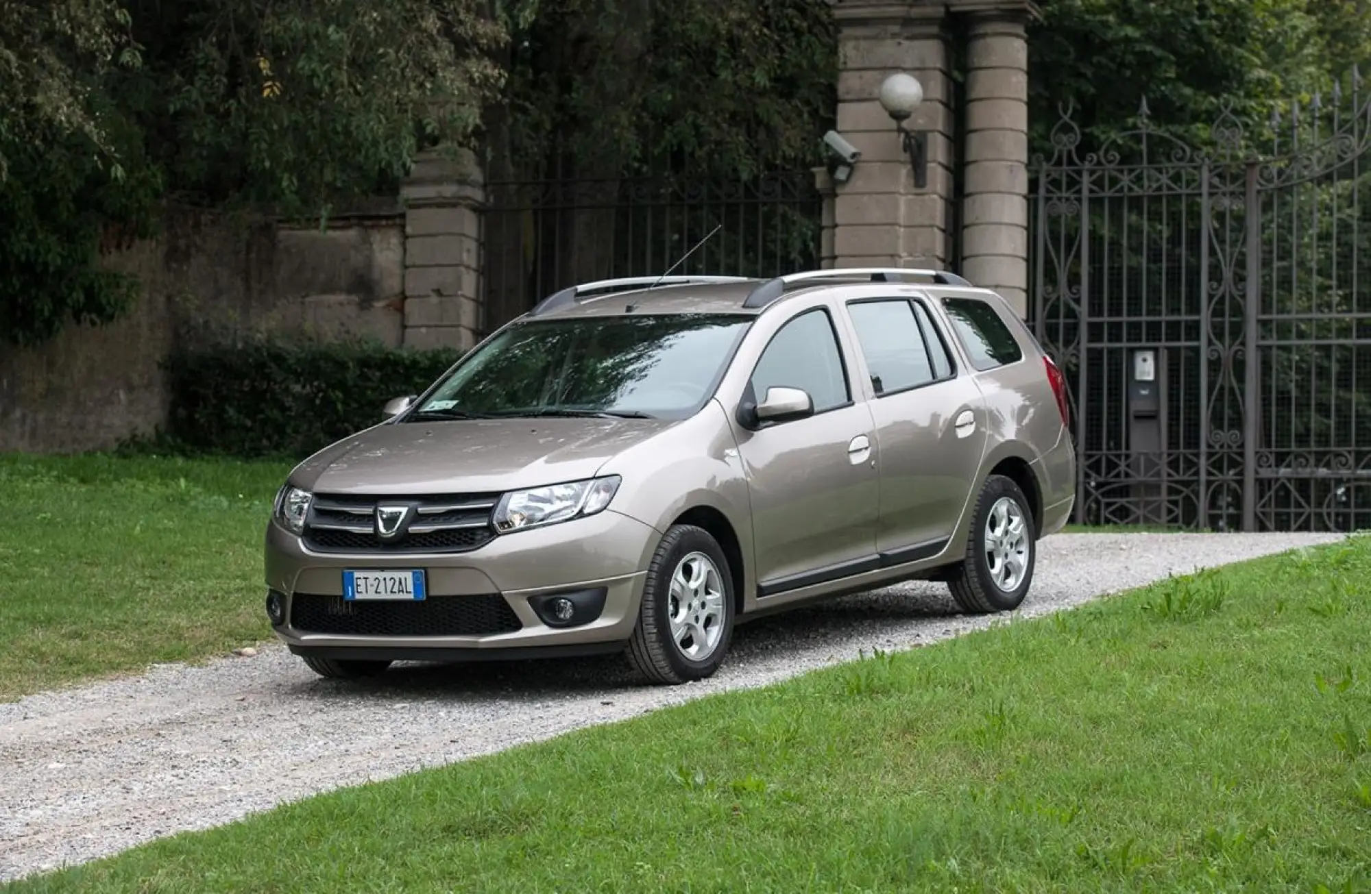 Dacia Logan MCV 2013 - Foto ufficiali - 9