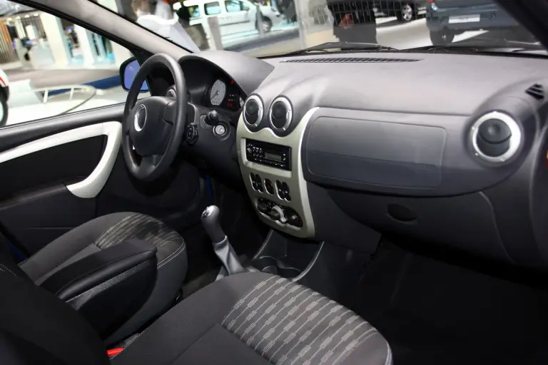 Dacia Logan - Salone di Francoforte 2011 - 6