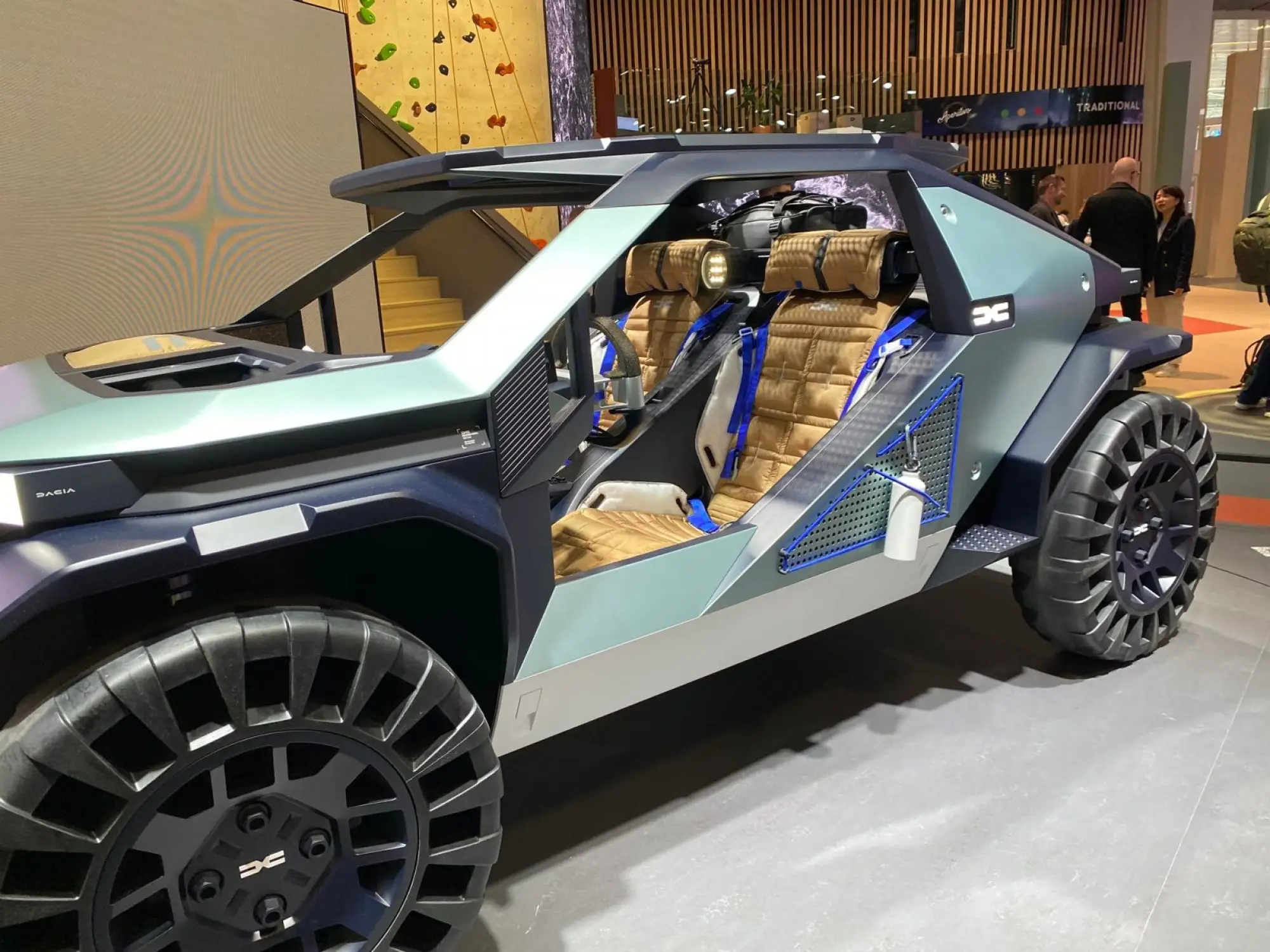 Dacia Manifesto Concept - Salone di Parigi 2022 - 2