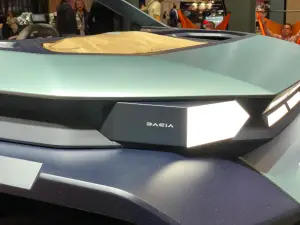 Dacia Manifesto Concept - Salone di Parigi 2022 - 6