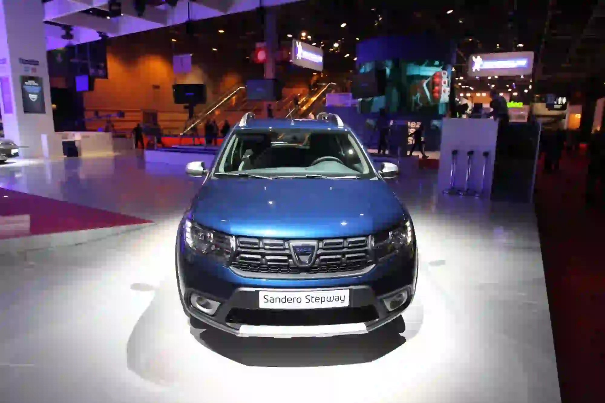 Dacia Sandero Stepway FL - Salone di Parigi 2016 - 1