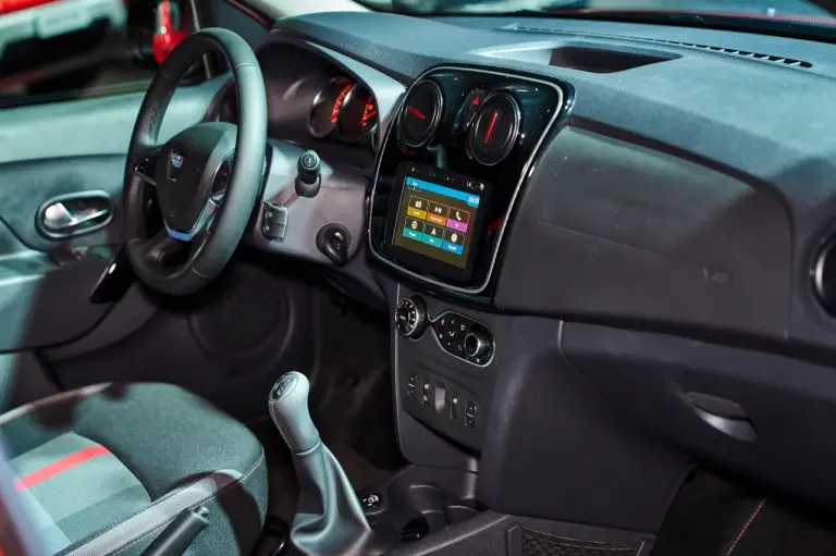 Dacia serie speciale Techroad - presentazione - 36