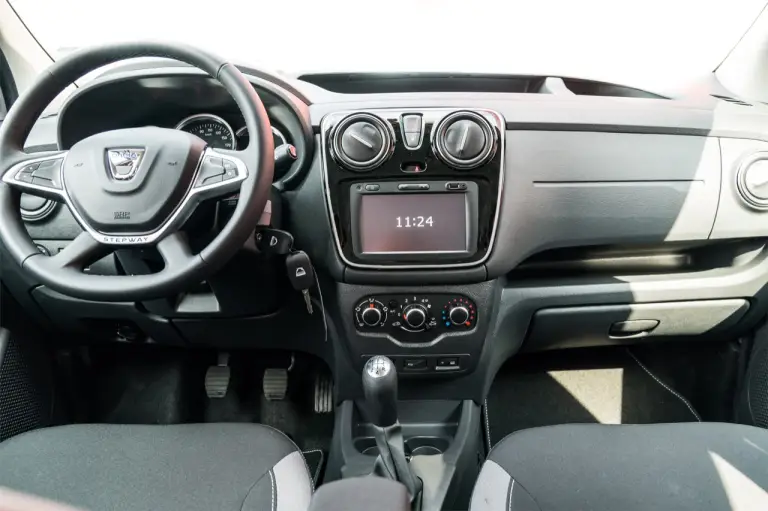 Dacia Serie Speciale WOW 2018  - 14
