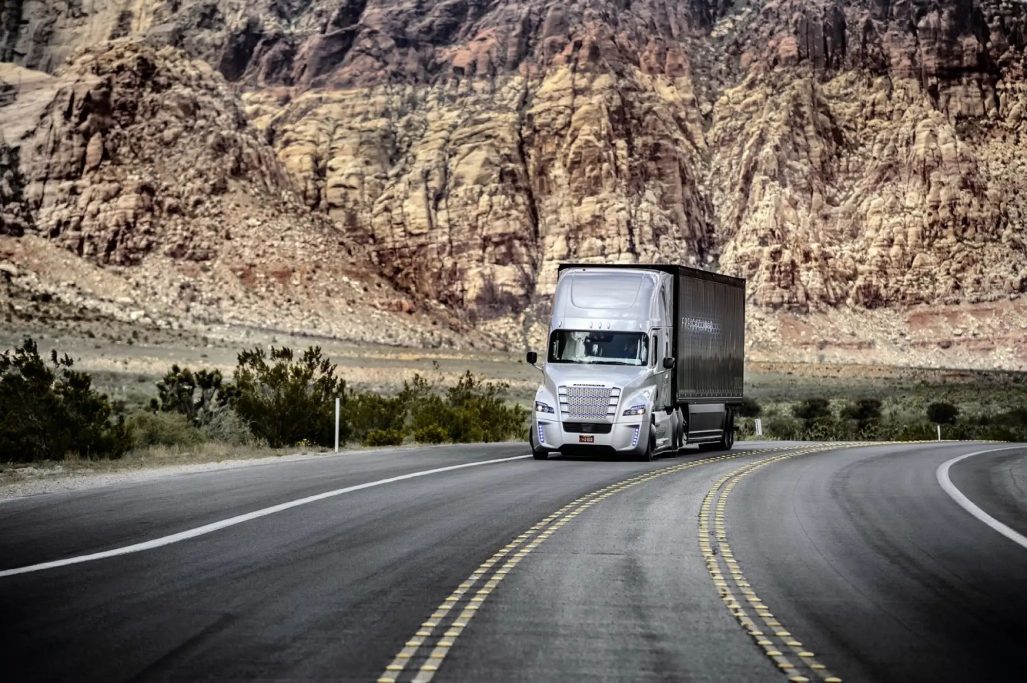 Daimler Freightliner Inspiration Truck - 2