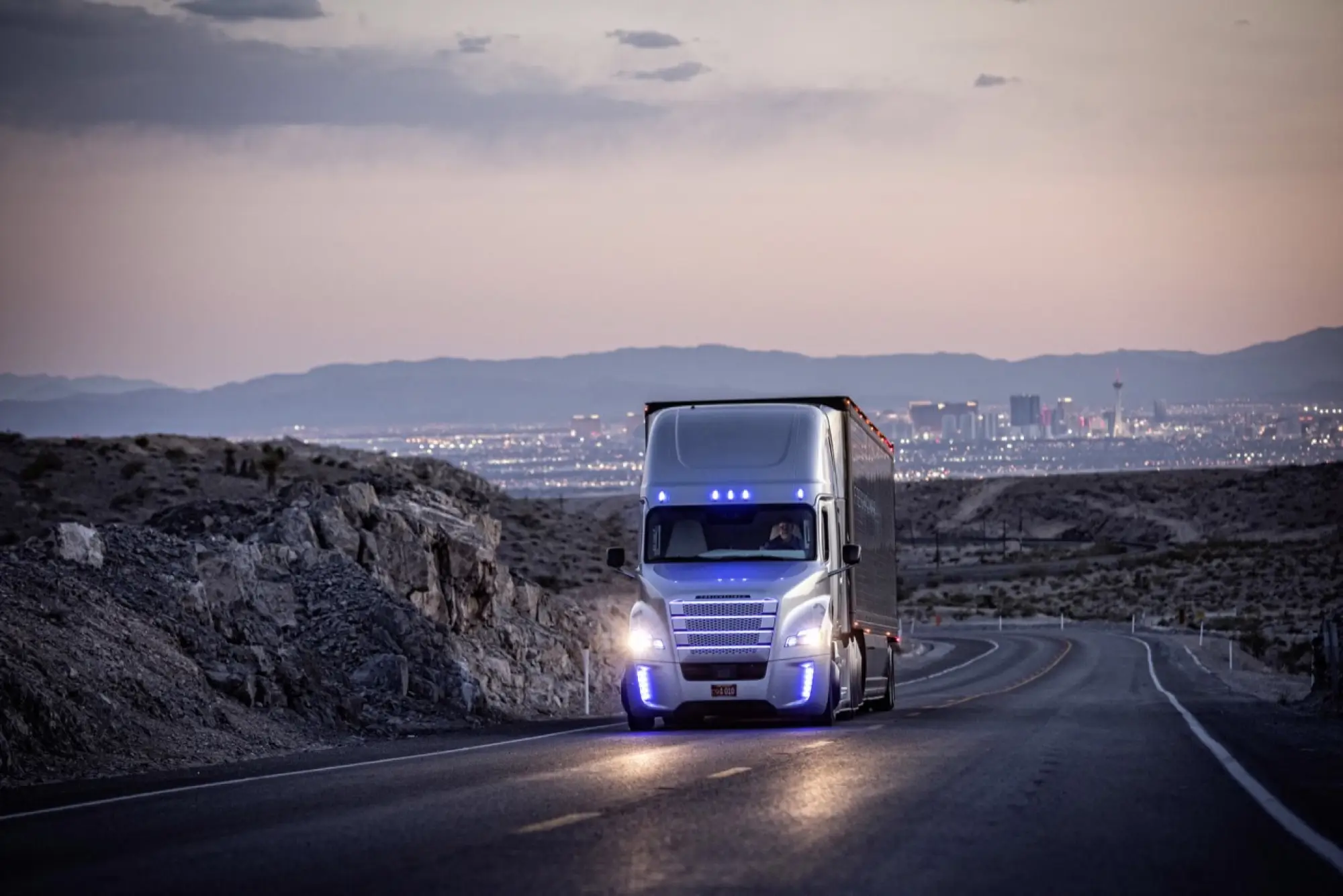 Daimler Freightliner Inspiration Truck - 6