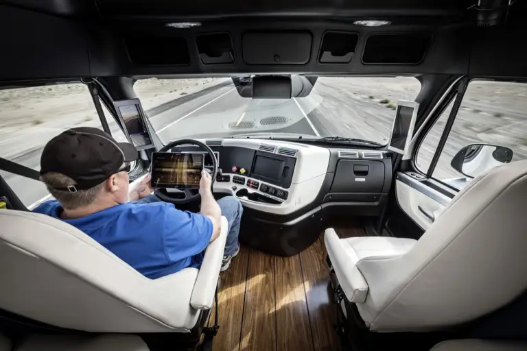 Daimler Freightliner Inspiration Truck - 7