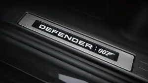 Defender, Range Rover e Jaguar stunt car No Time to Die - Foto - 4