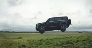 Defender, Range Rover e Jaguar stunt car No Time to Die - Foto - 1