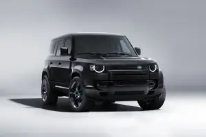 Defender, Range Rover e Jaguar stunt car No Time to Die - Foto