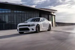 Dodge Charger SRT Hellcat 2015 - 18