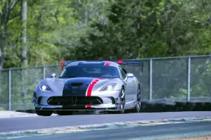 Dodge Viper ACR MY 2016