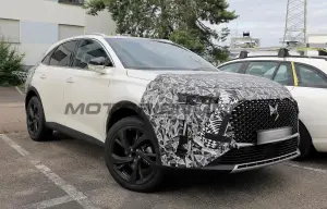 DS 7 Crossback - Foto spia 13-06-2022 - 4