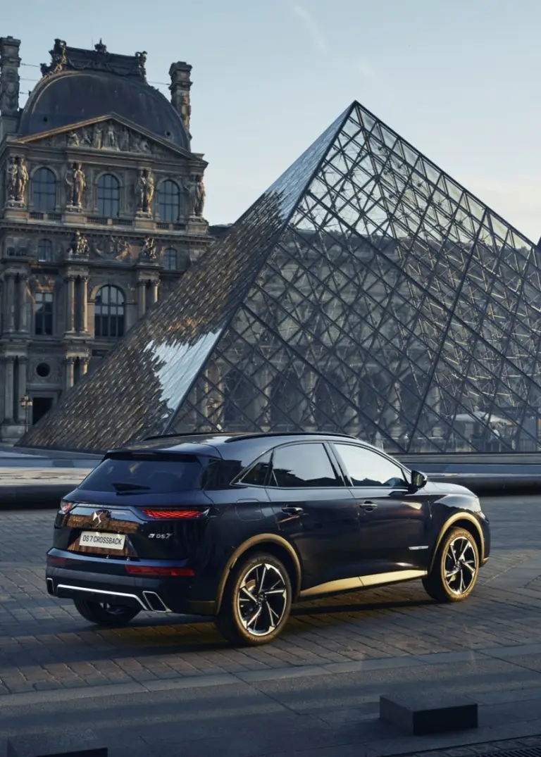 DS7 Crossback E-Tense Louvre Limited Edition - 16