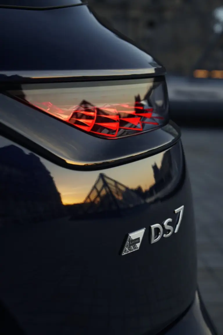 DS7 Crossback E-Tense Louvre Limited Edition - 21