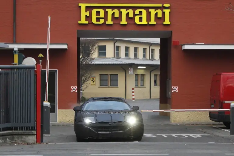 Erede Ferrari 599 - Foto spia 16-01-2012 - 8