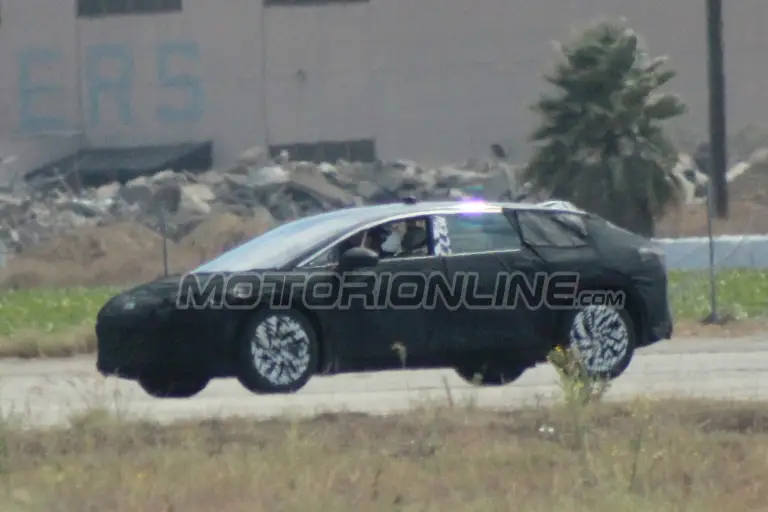 Faraday Future (foto spia) - 6