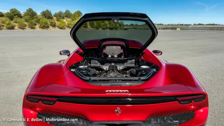 Ferrari 296 GTB - Prova su strada e su pista - 7