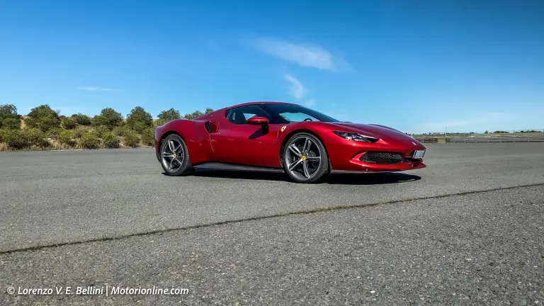 Ferrari 296 GTB - Prova su strada e su pista - 32