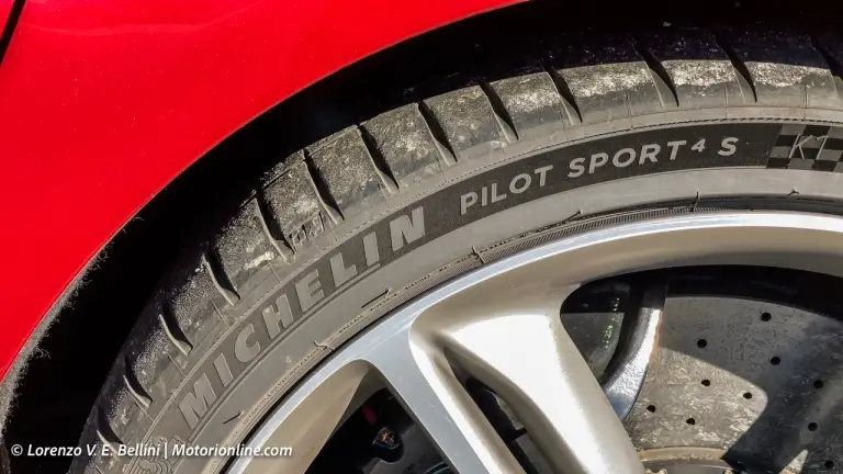 Ferrari 296 GTB - Prova su strada e su pista - 46