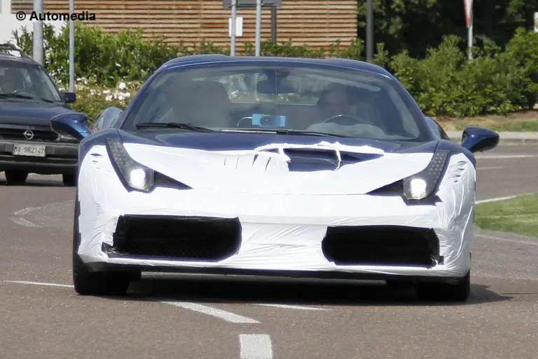 Ferrari 458 Speciale Spyder - Foto spia - 1