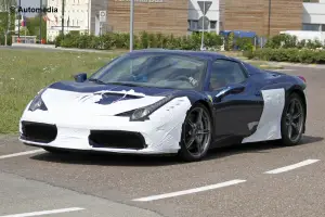 Ferrari 458 Speciale Spyder - Foto spia - 2