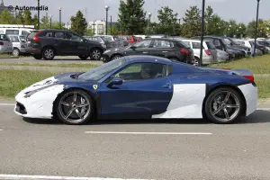 Ferrari 458 Speciale Spyder - Foto spia