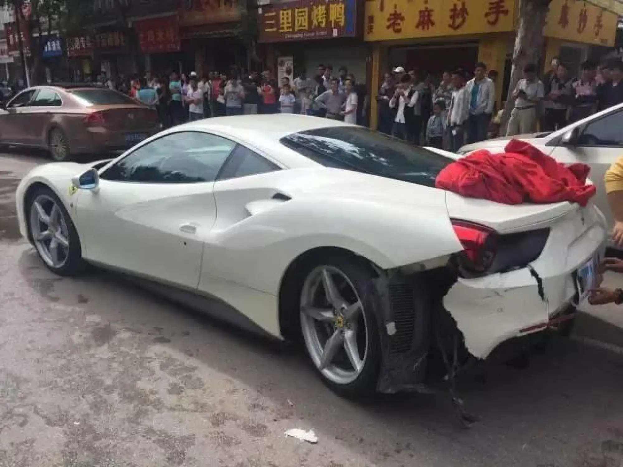 Ferrari 488 GTB - incidente a Lijiang (Cina) - 1