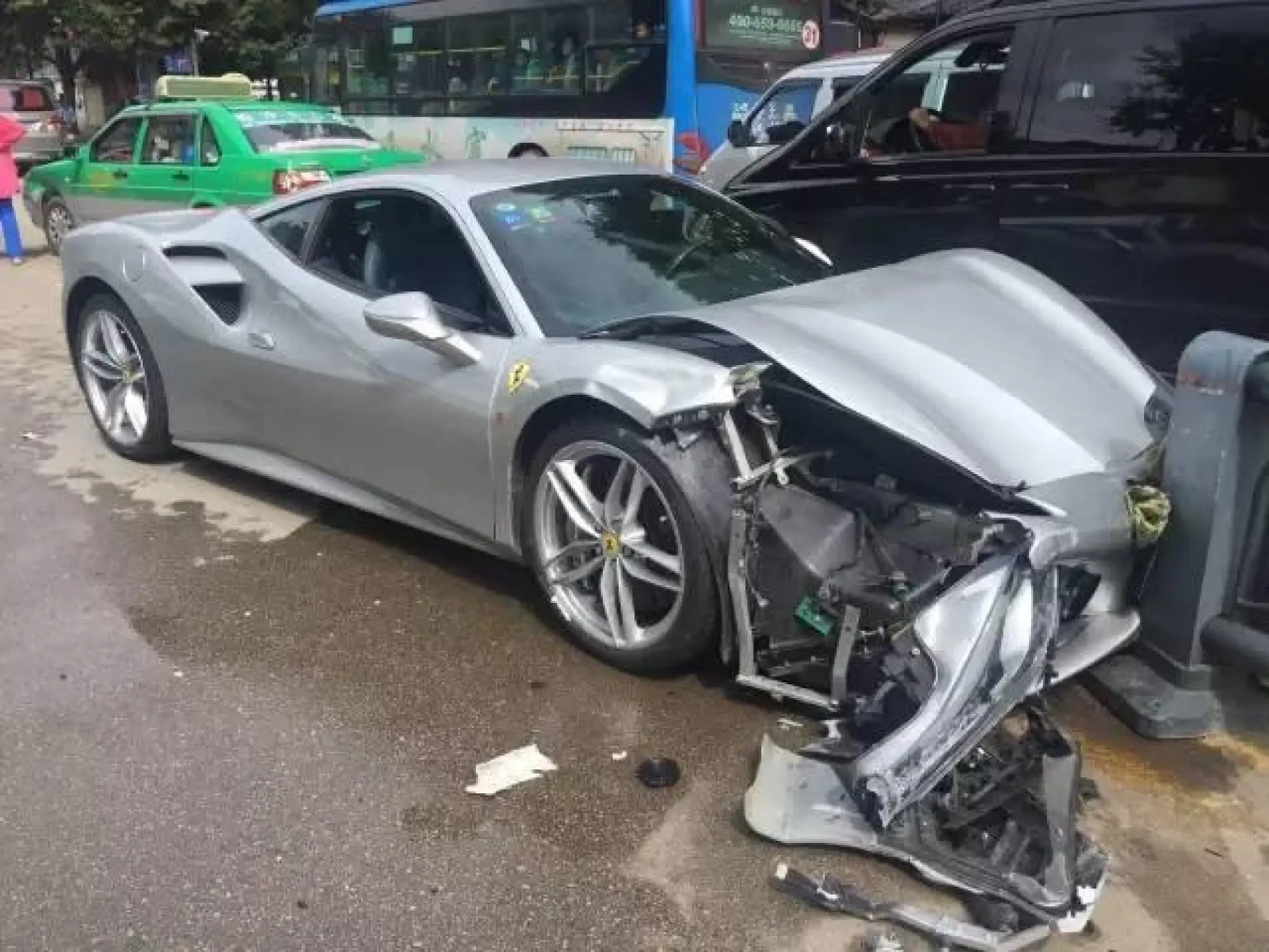 Ferrari 488 GTB - incidente a Lijiang (Cina) - 2