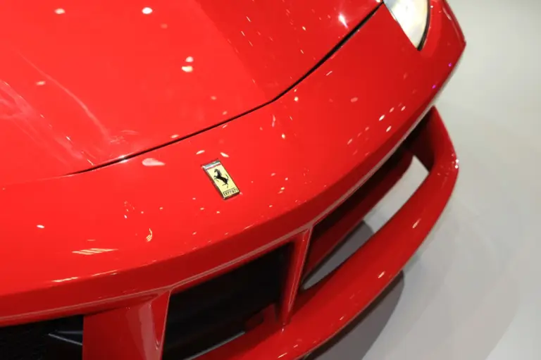 Ferrari 488 GTB - Salone di Ginevra 2015 - 13