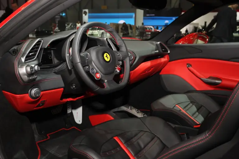 Ferrari 488 GTB - Salone di Ginevra 2015 - 19