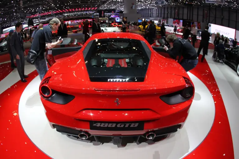 Ferrari 488 GTB - Salone di Ginevra 2015 - 33