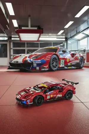 Ferrari 488 GTE AF Corse 51 - Lego Technic - 13