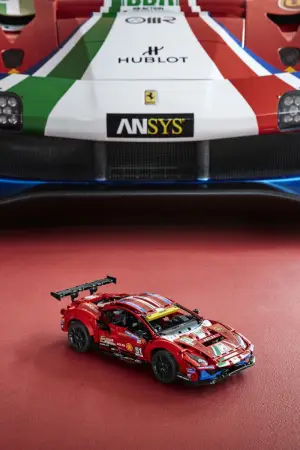 Ferrari 488 GTE AF Corse 51 - Lego Technic - 7